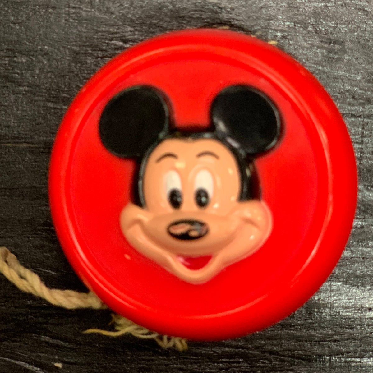 Collectable Vintage Disney Mickey Mouse/Donald Duck Plastic Yo-Yo. Very  Good Condition VE810